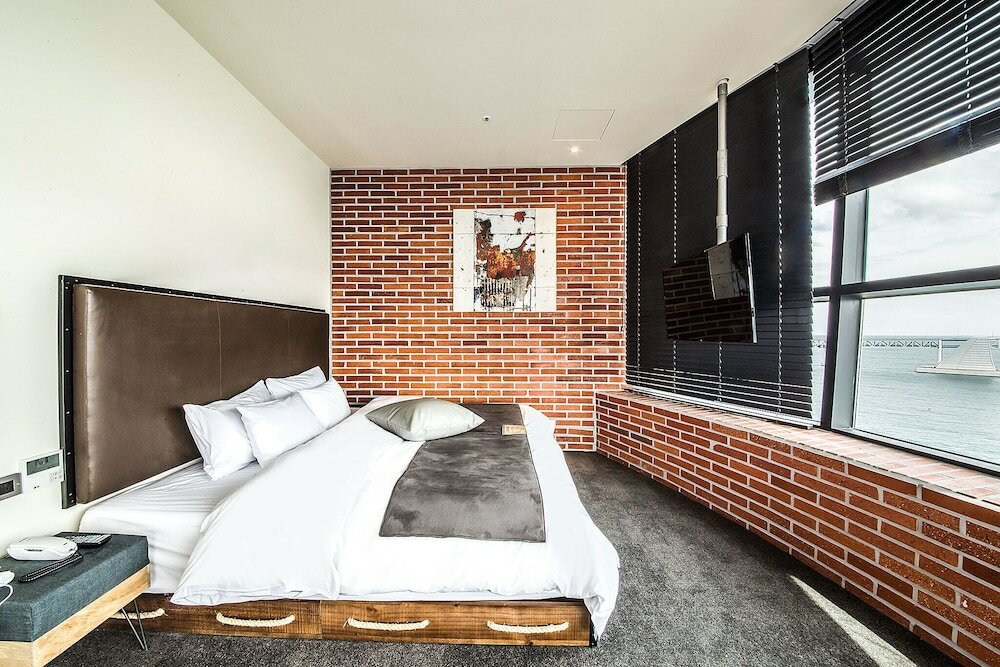 Фото H Avenue Hotel