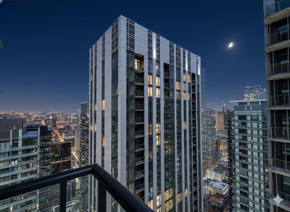 Фото Life Suites Loft - Cn Tower