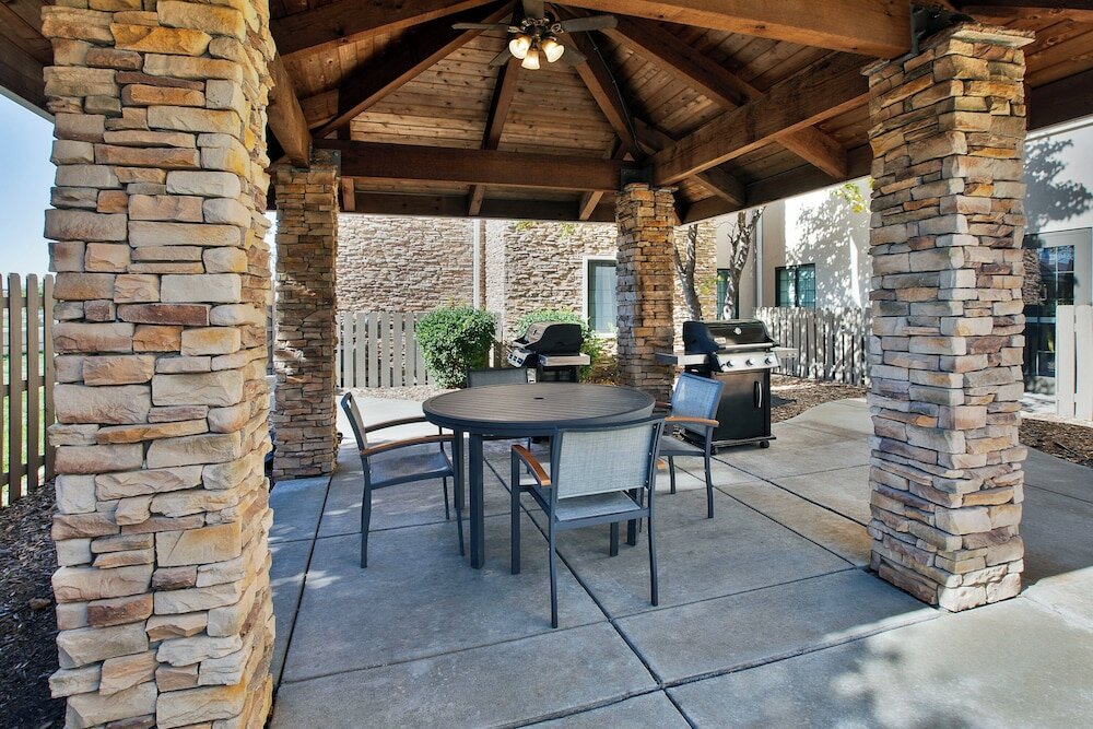 Фото Staybridge Suites Lincoln Northeast, an Ihg Hotel