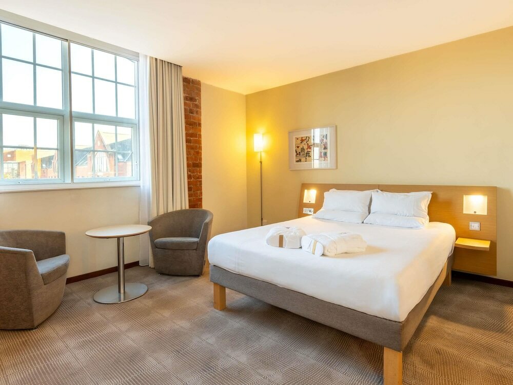 Фото Novotel Cardiff Centre