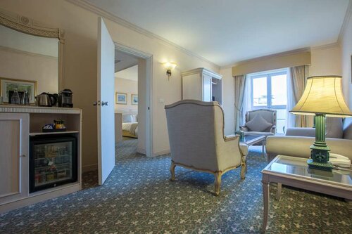 Гостиница Radisson Blu Le Vendome Hotel, Cape Town в Кейптауне