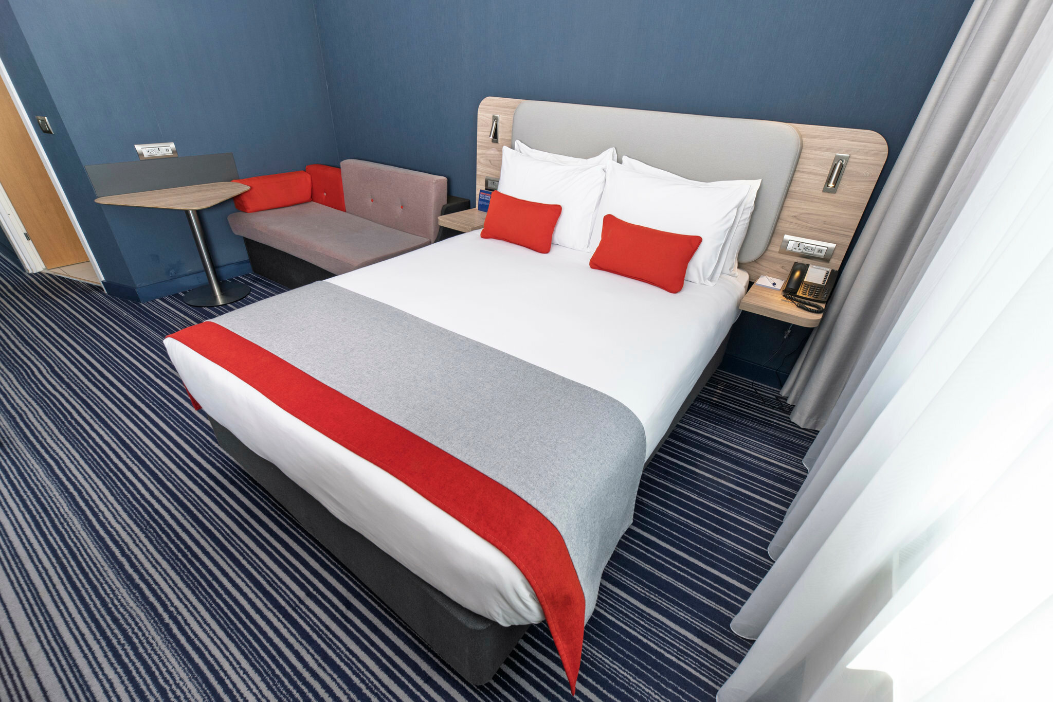 Фото Holiday Inn Express Geneva Airport by IHG