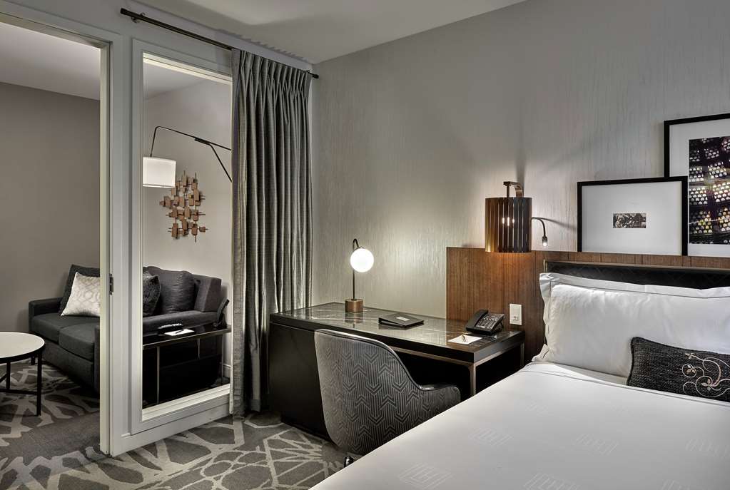 Фото LondonHouse Chicago, Curio Collection by Hilton
