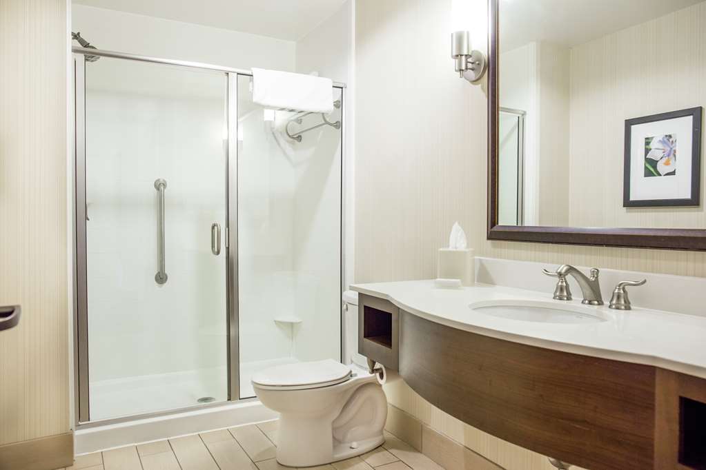 Фото Hilton Garden Inn Milwaukee Downtown