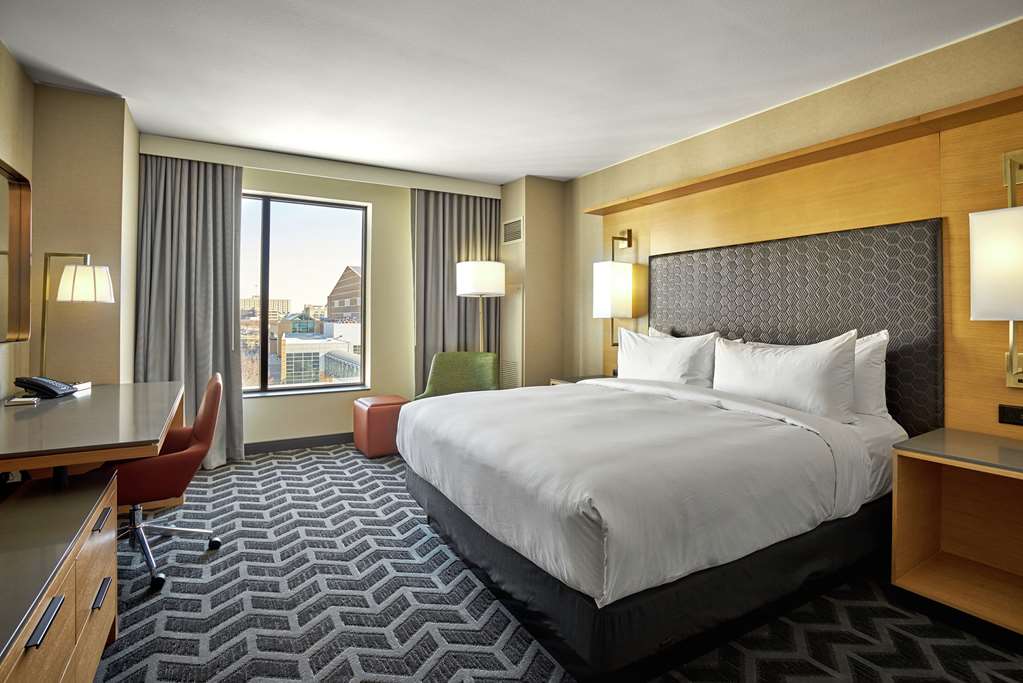 Фото Hilton Des Moines Downtown
