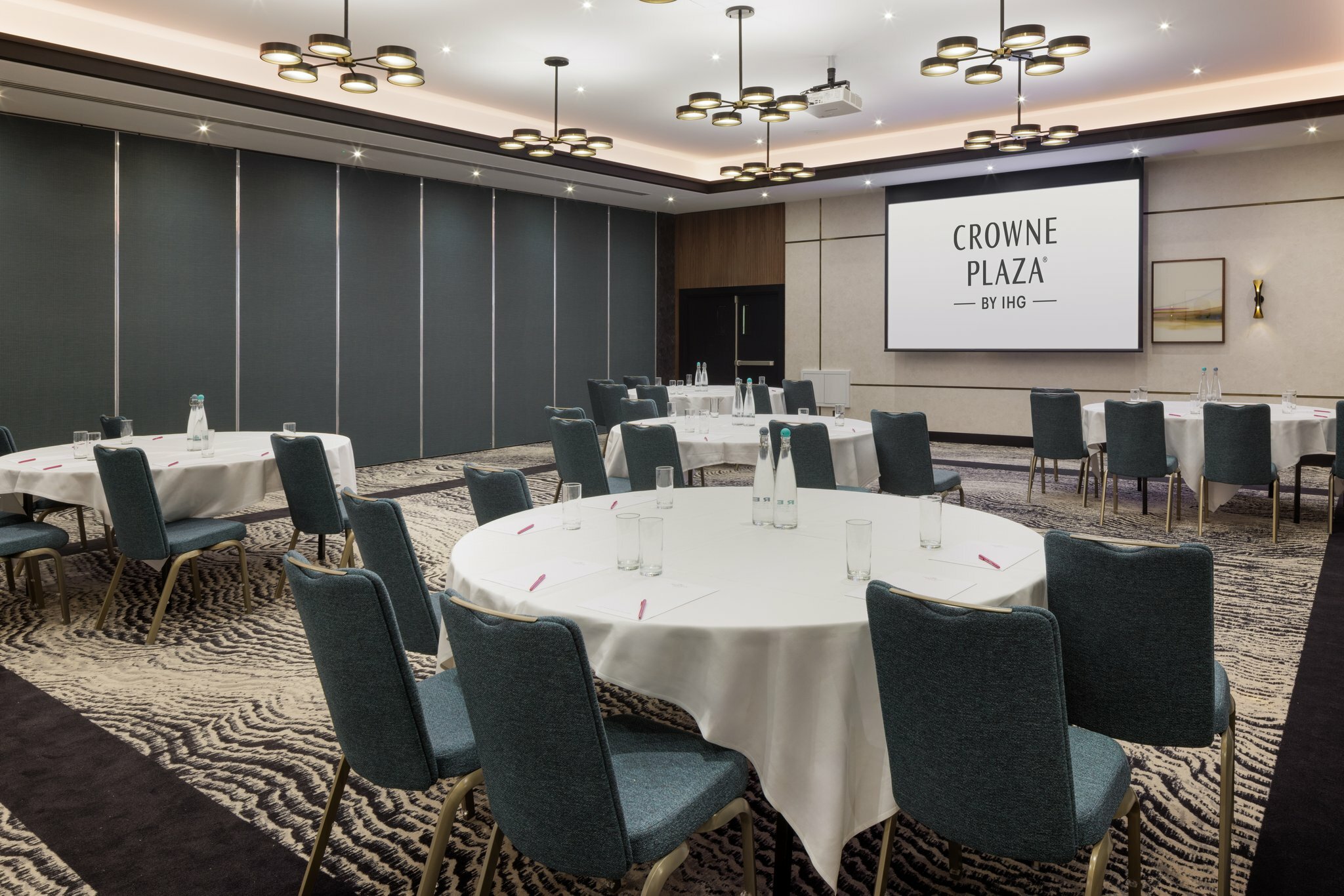 Фото Crowne Plaza London - Gatwick Airport