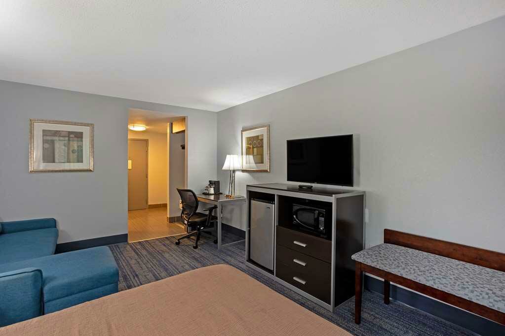Фото Best Western Plus Reading Inn & Suites