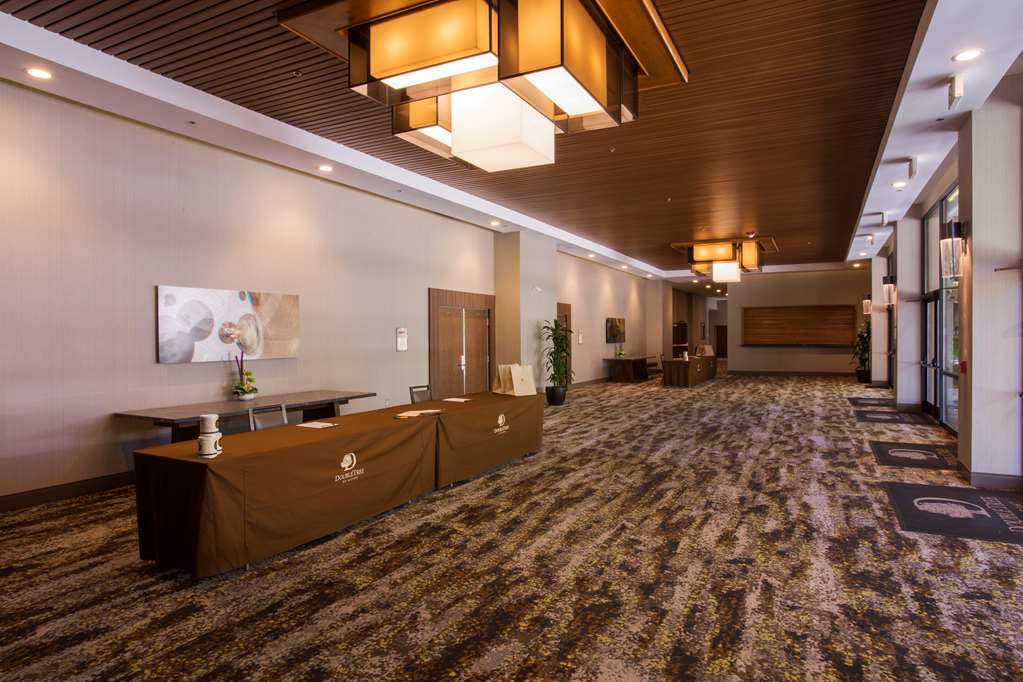 Фото DoubleTree by Hilton Fresno Convention Center