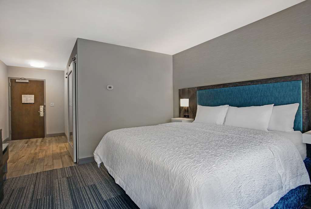 Фото Hampton Inn Westfield