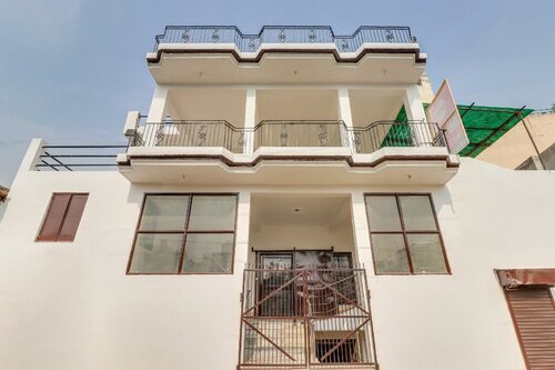 Гостиница Oyo 77411 Hotel Bird Nest в Уттар-Прадеш