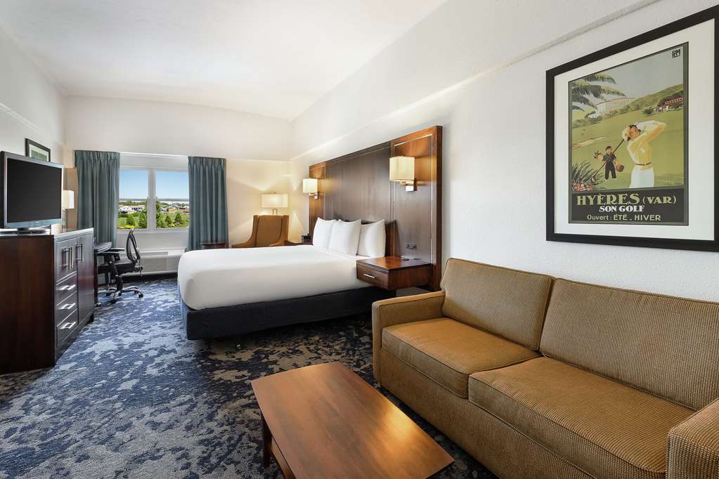 Фото Doubletree by Hilton Cape Cod - Hyannis