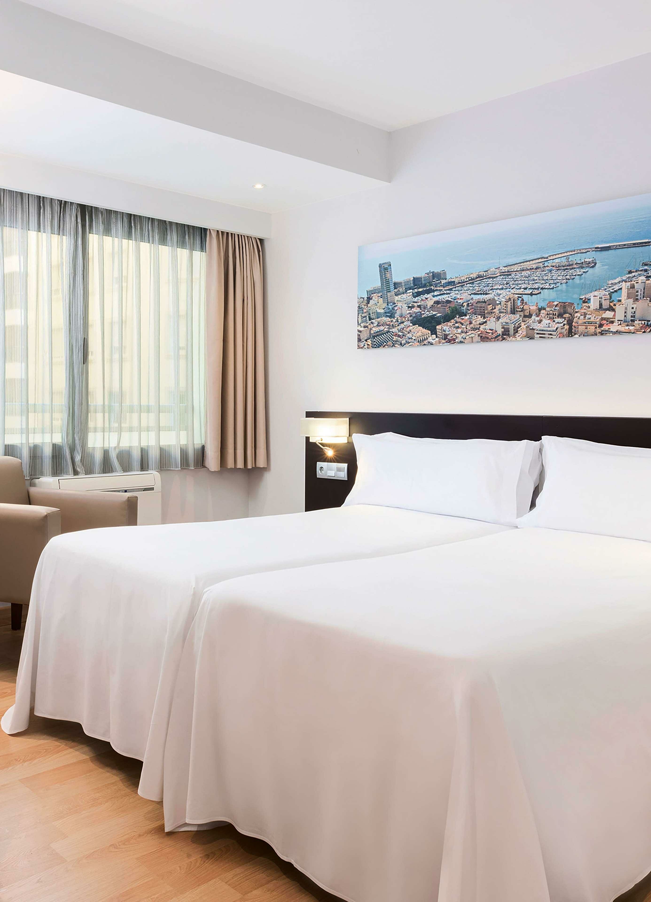 Фото Hotel Alicante Gran Sol, Affiliated by Meliá