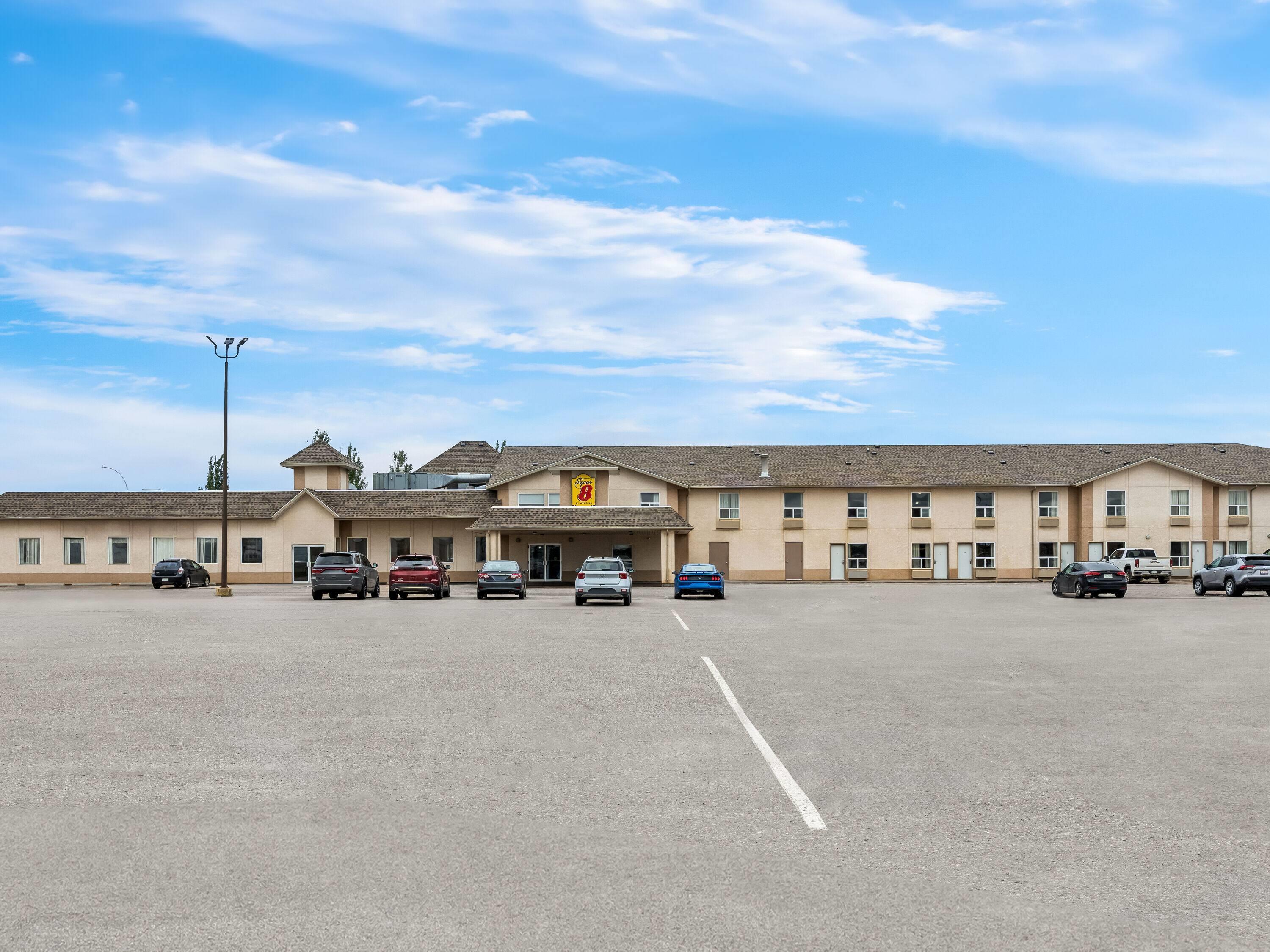 Фото Super 8 by Wyndham Meadow Lake