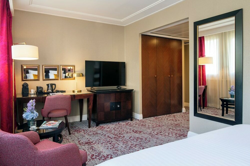 Фото Warwick Paris Champs-Elysees