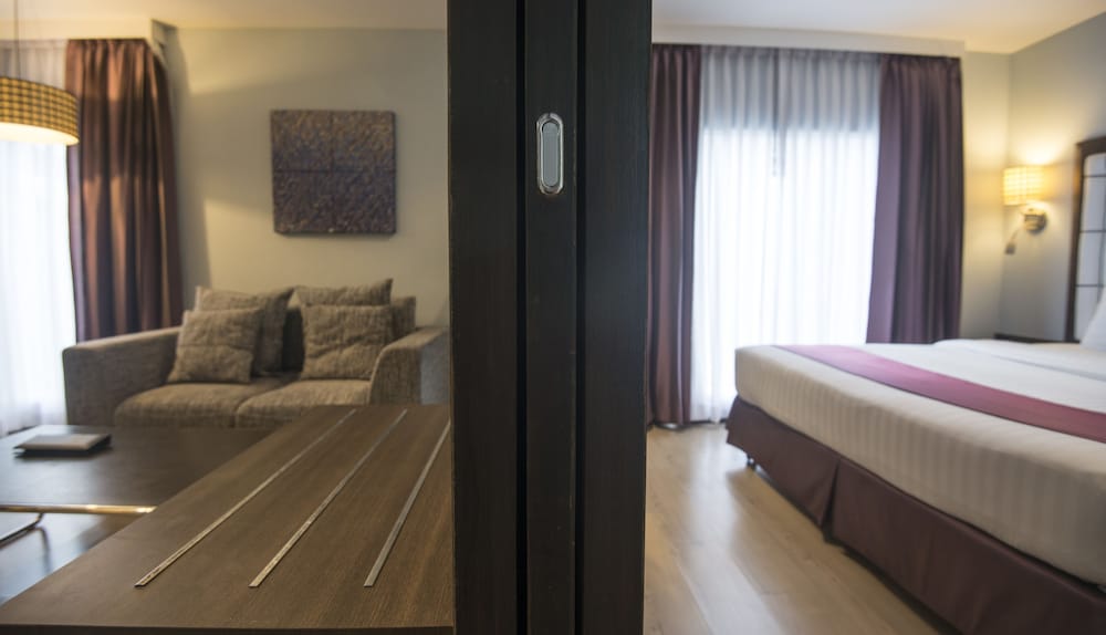 Фото Отель Sukhumvit Suites