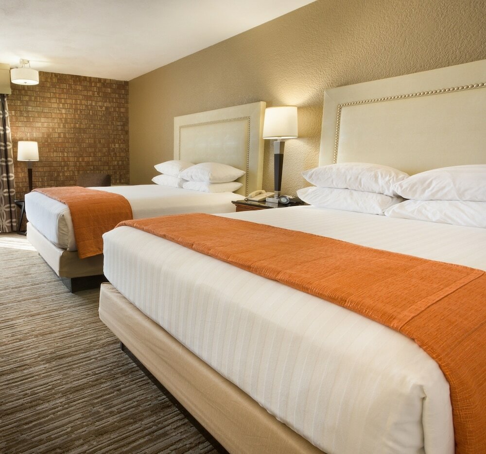 Фото Drury Inn & Suites Austin North