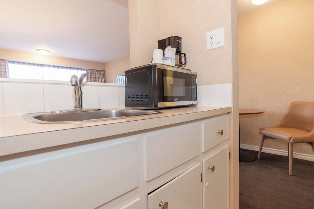 Фото Sandman Inn Cranbrook