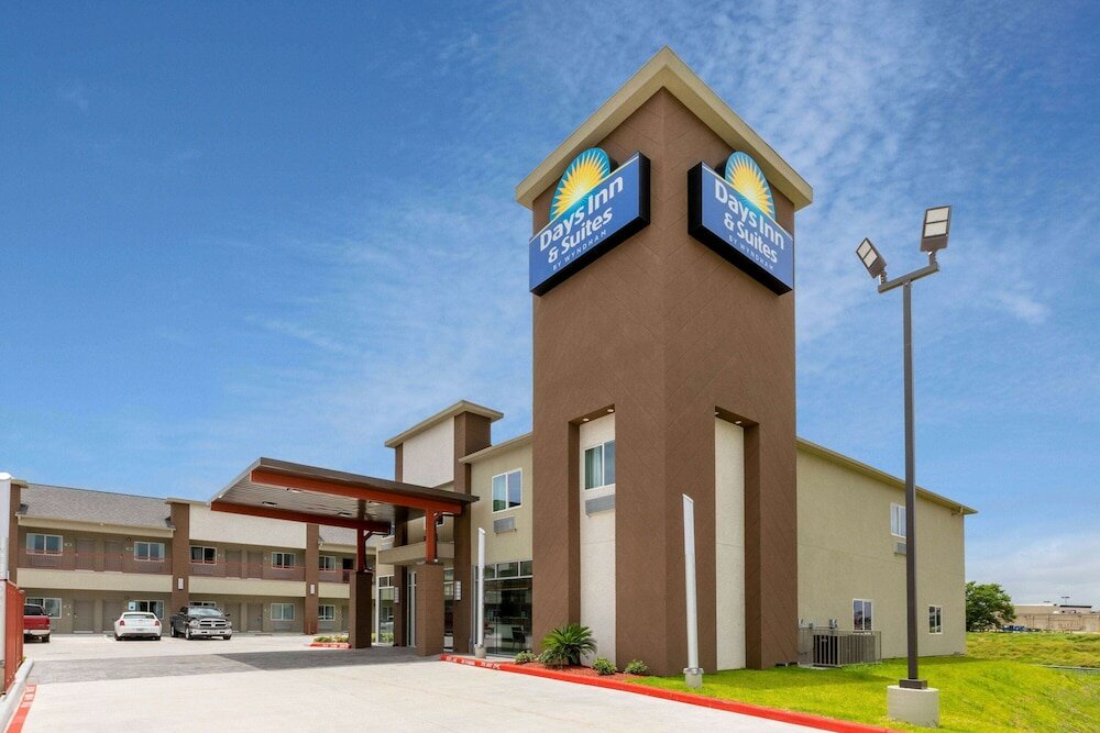 Фото Days Inn & Suites by Wyndham Downtown/University of Houston