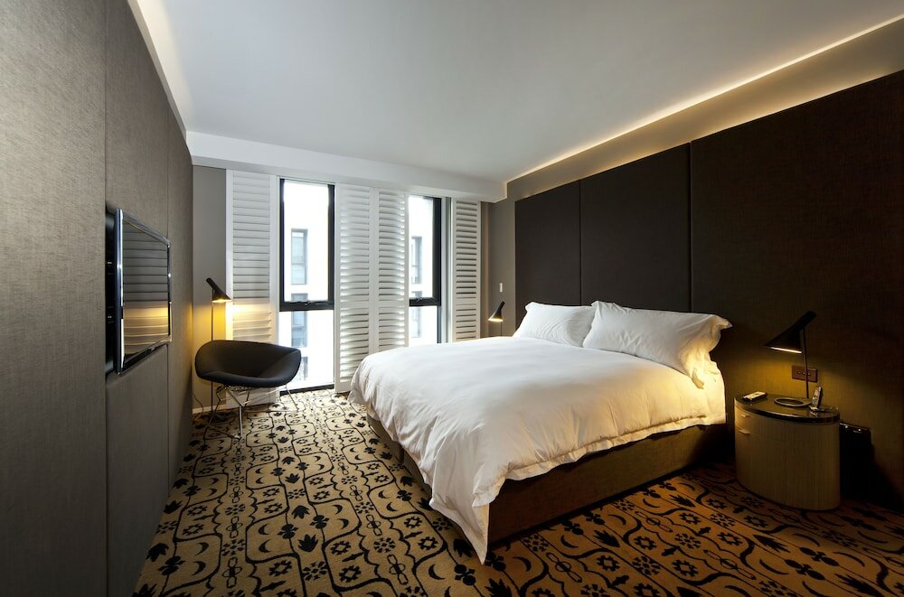 Фото Burbury Hotel & Apartments