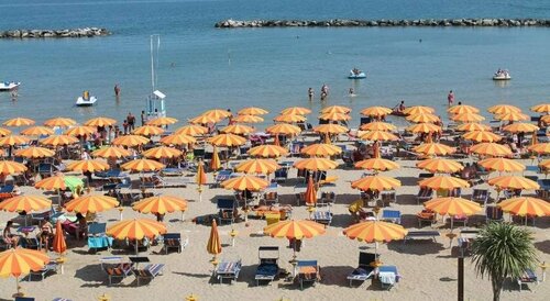 Внешний вид отеля Hotel Cannes в Беллария-Иджеа-Марине, фото 2