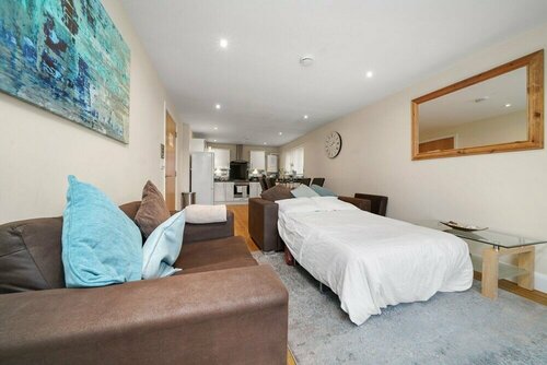 Heathrow Living Serviced Apartments by Ferndale