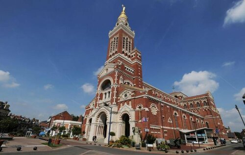 Гостиница Hotel De La Basilique в Пероне