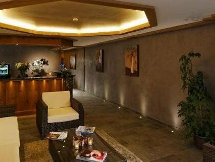 Гостиница Hotel Alphorn Gstaad GmbH в Гштаде