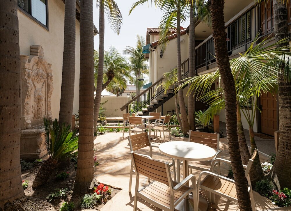 Фото Franciscan Inn & Suites