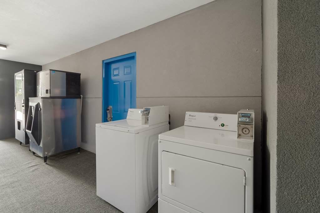 Фото SureStay Hotel by Best Western Manning