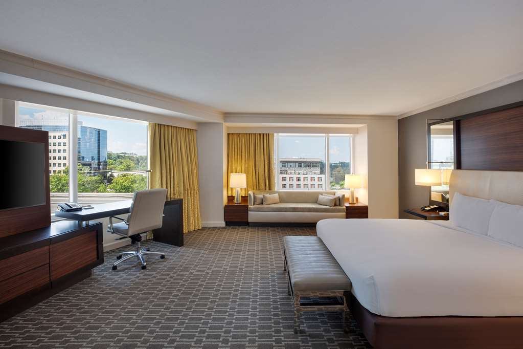 Фото Hilton McLean Tysons Corner