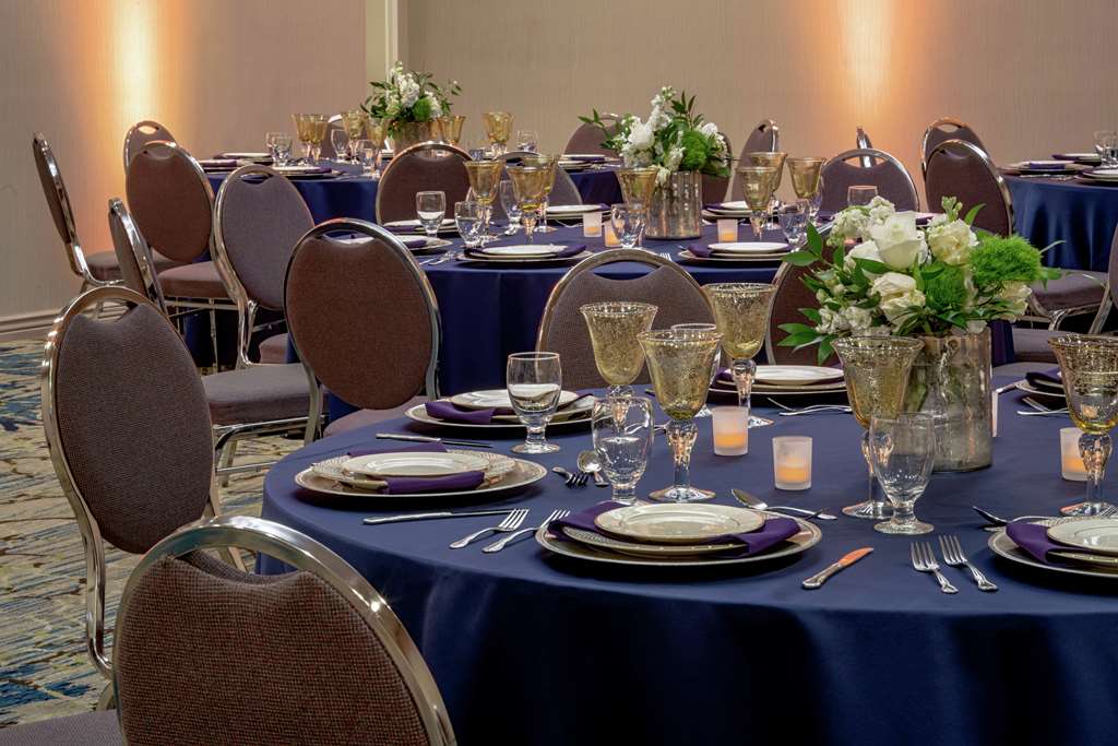 Фото DoubleTree Suites by Hilton Hotel Salt Lake City