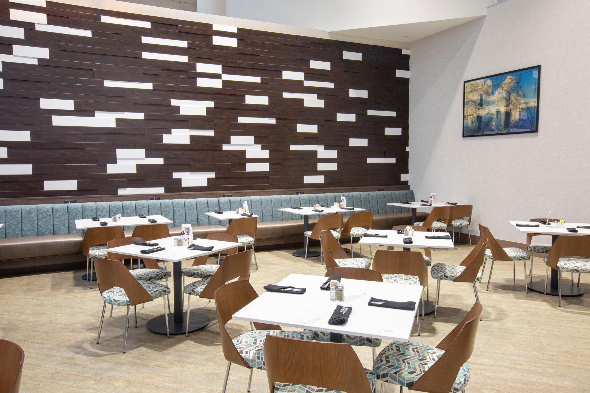 Фото Holiday Inn Orlando International Airport, an Ihg Hotel