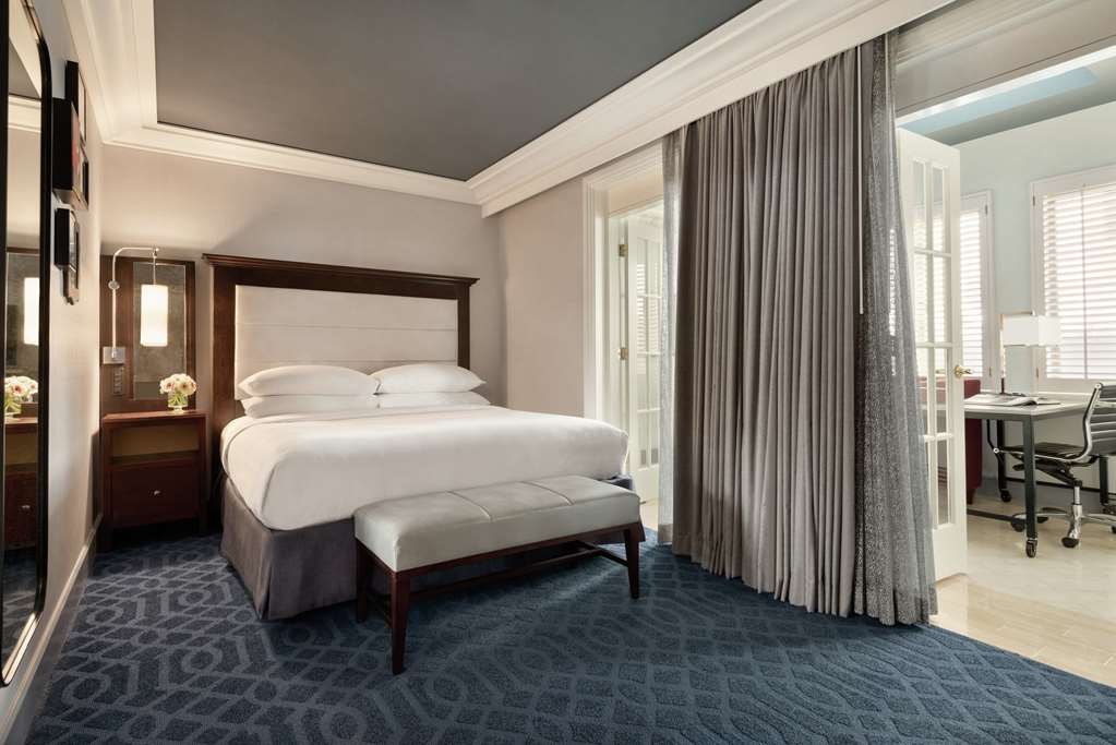 Фото Hilton Checkers