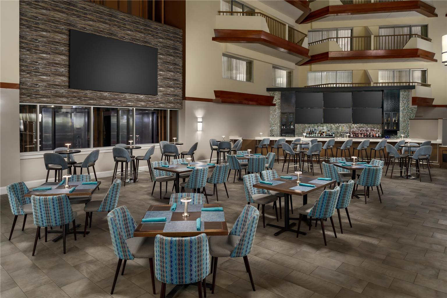 Фото DoubleTree by Hilton Orlando Airport