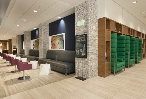 Гостиница Embassy Suites Raleigh-Crabtree в Роли