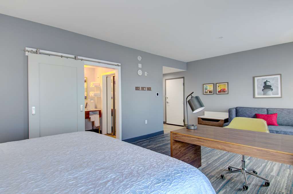 Фото Hampton Inn & Suites Portland West