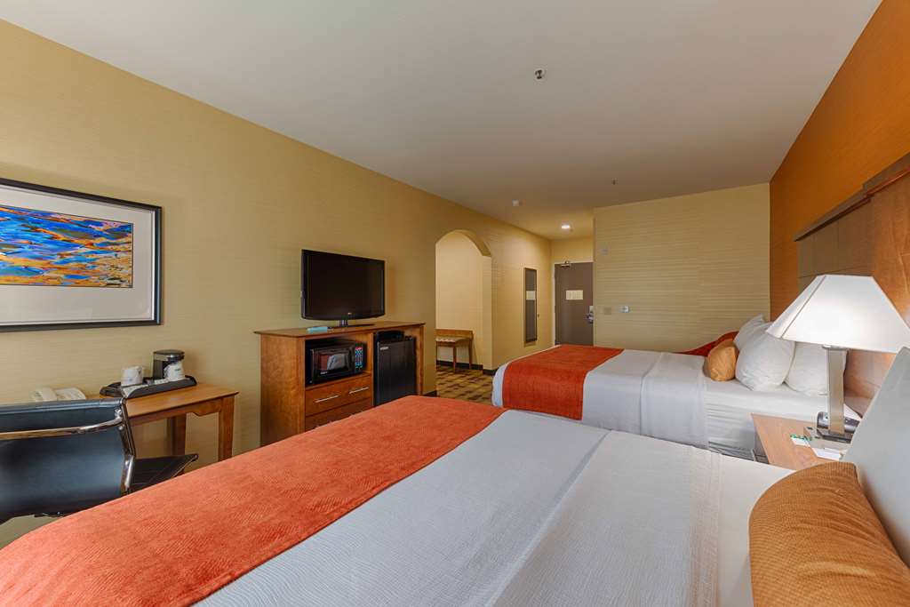 Фото Best Western Plus Delta Inn & Suites