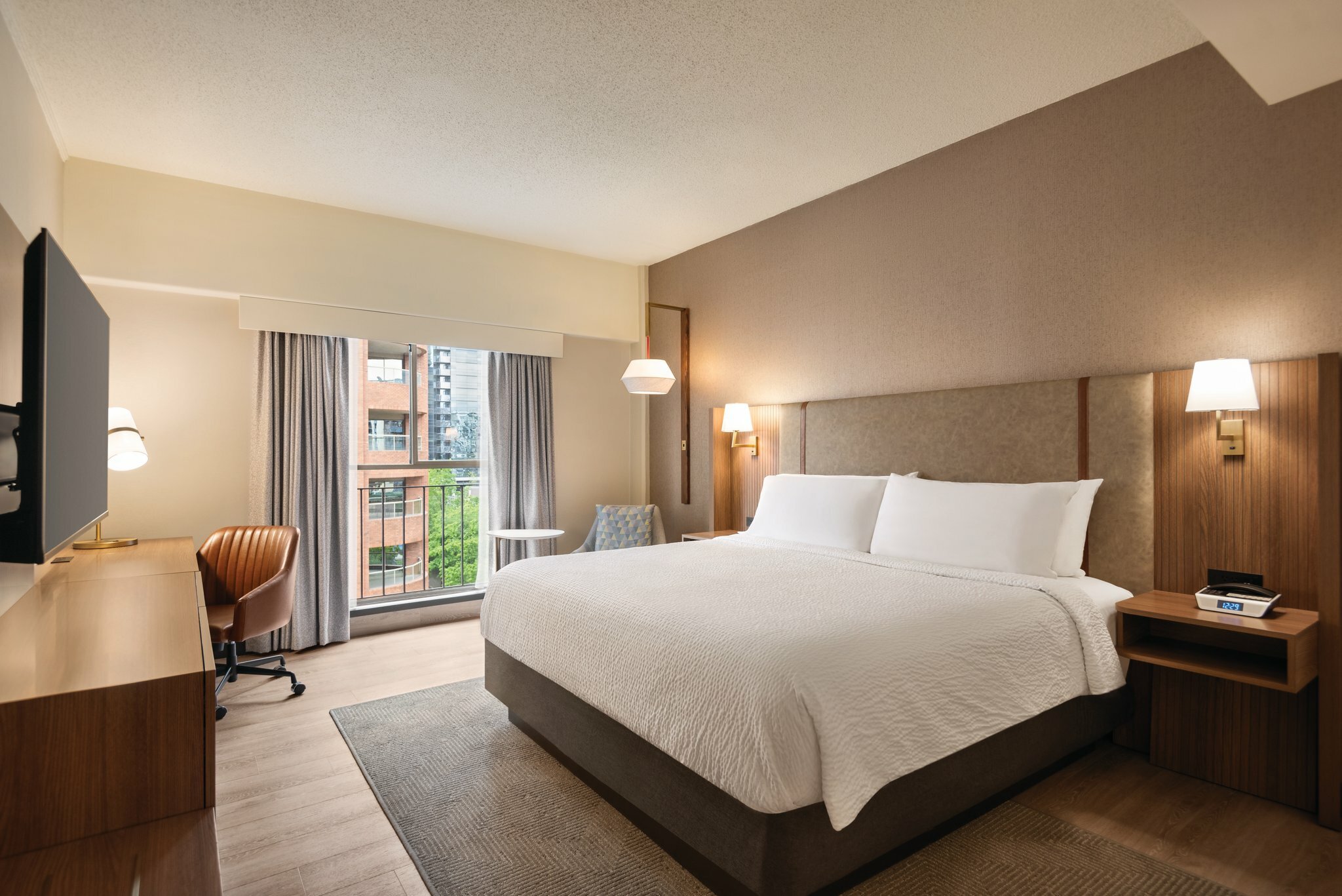 Фото Holiday Inn Hotel & Suites Vancouver Downtown, an Ihg Hotel