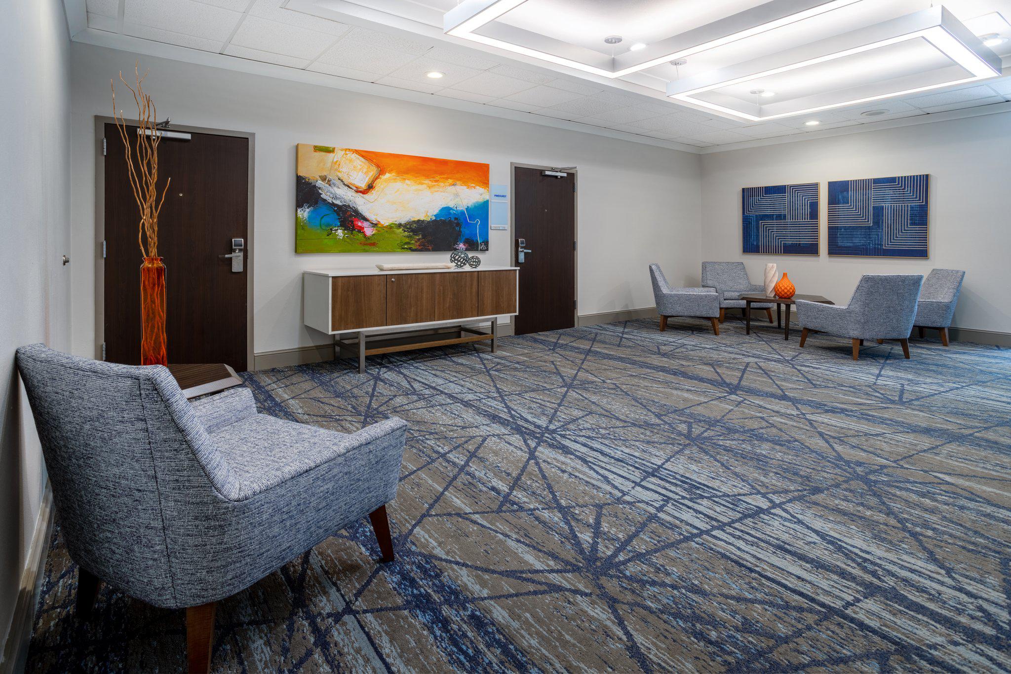 Фото Holiday Inn Express & Suites Tampa I 75 Bruce B. Downs