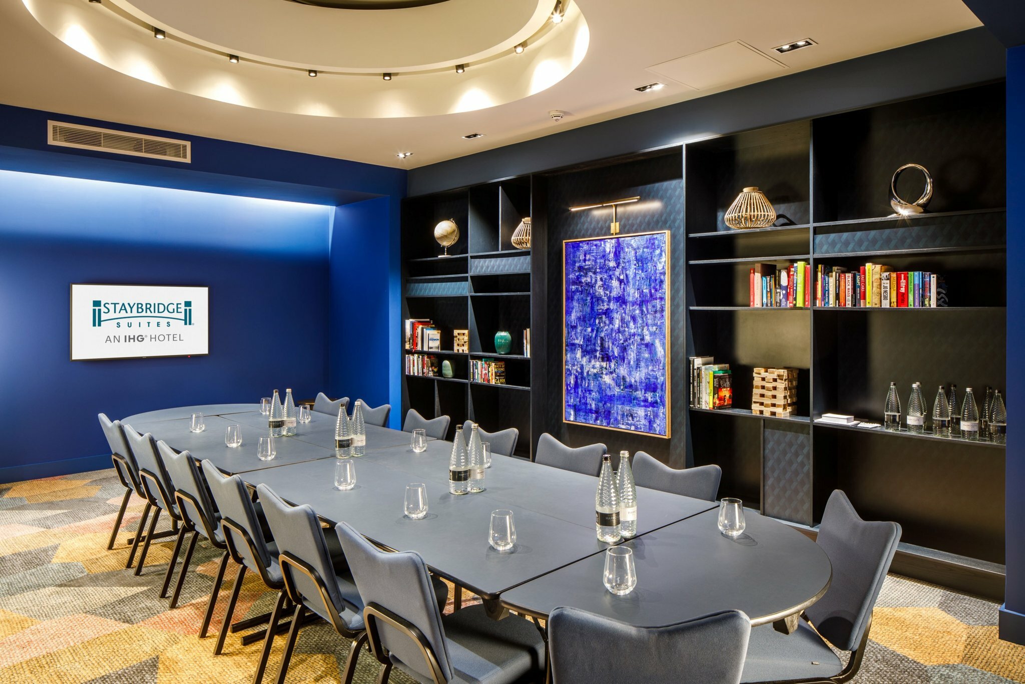 Фото Staybridge Suites London Heathrow - Bath Road, an Ihg Hotel