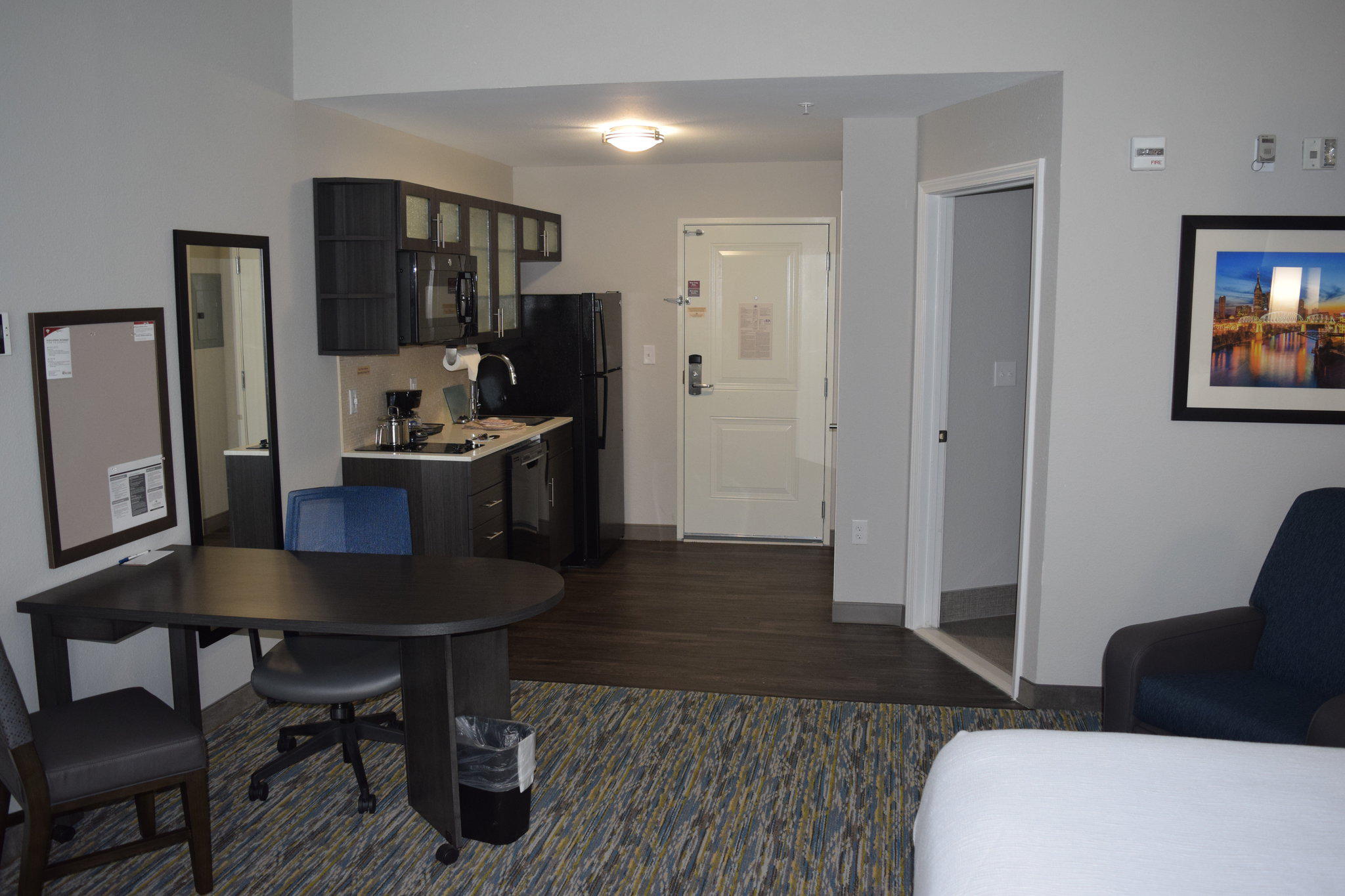 Фото Candlewood Suites Nashville - Metro Center, an Ihg Hotel