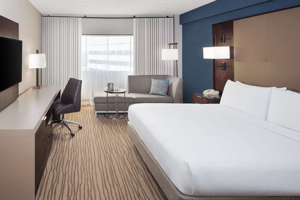 Фото DoubleTree by Hilton Hotel Newark Airport