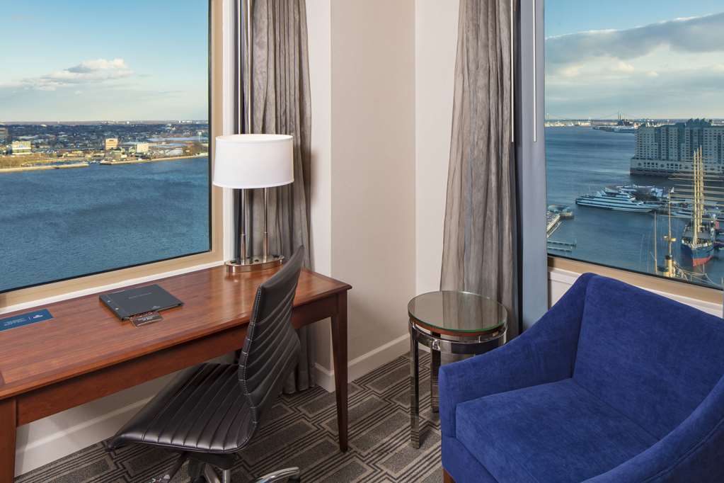 Фото Hilton Philadelphia at Penn's Landing
