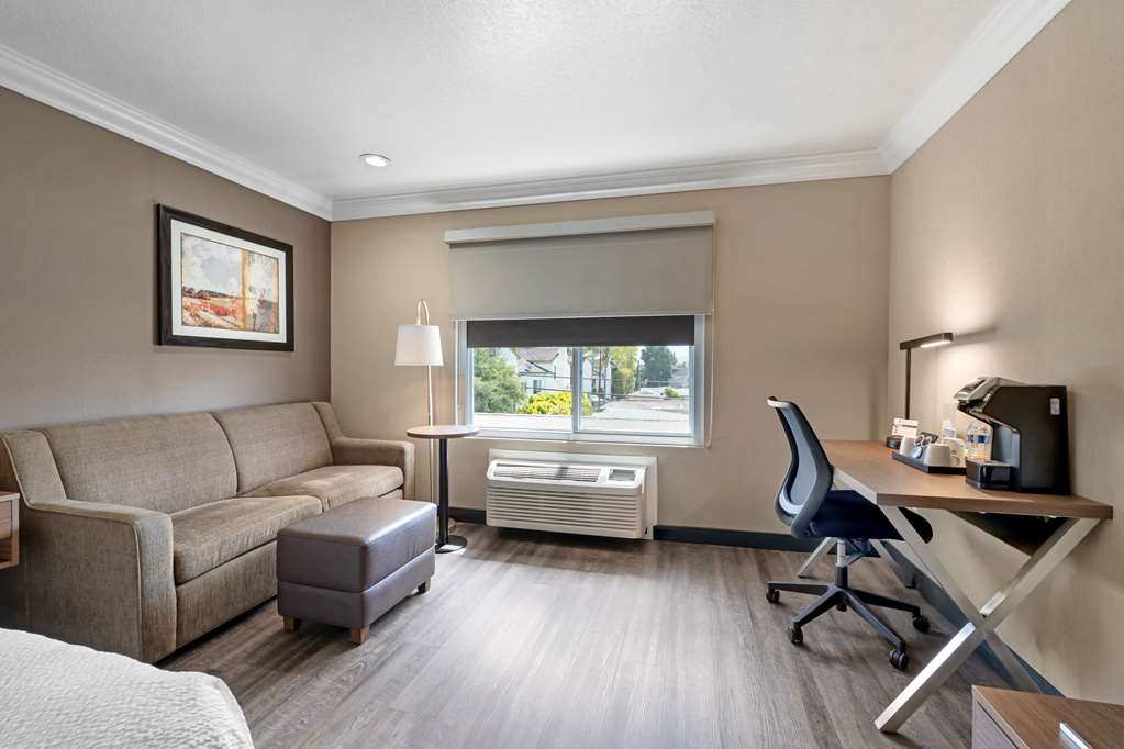 Фото Best Western Plus Newport Mesa Inn