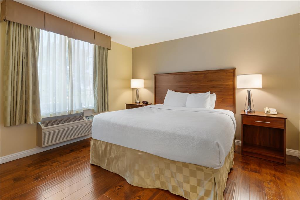 Фото Best Western Plus John Jay Inn & Suites