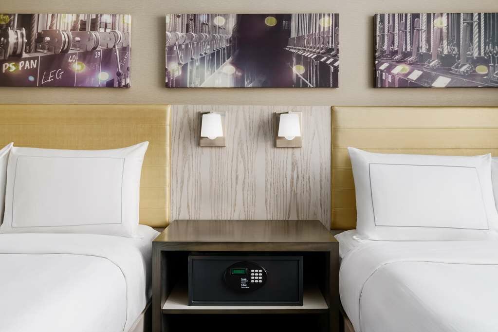 Фото DoubleTree by Hilton New York Times Square West