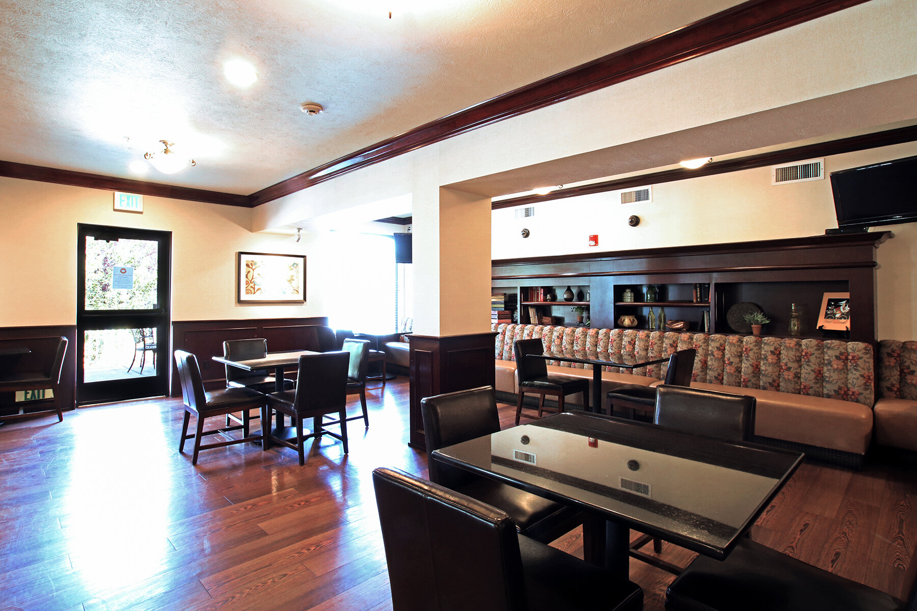 Фото Oxford Suites Spokane Valley
