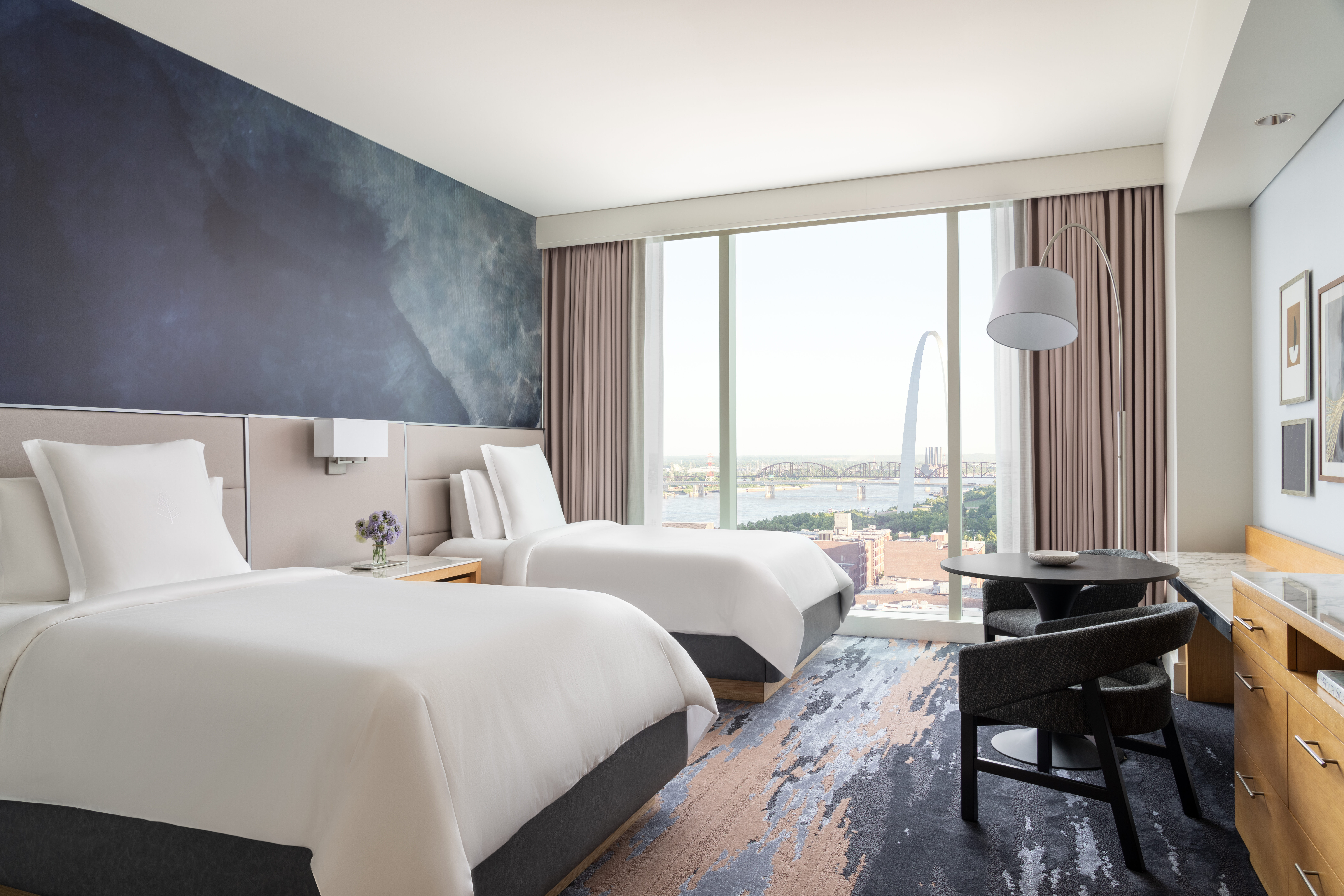 Фото Four Seasons Hotel St Louis