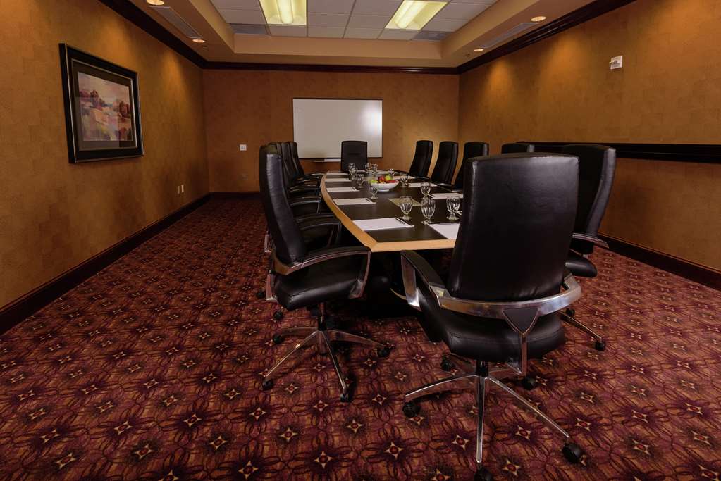 Фото Embassy Suites by Hilton Minneapolis North