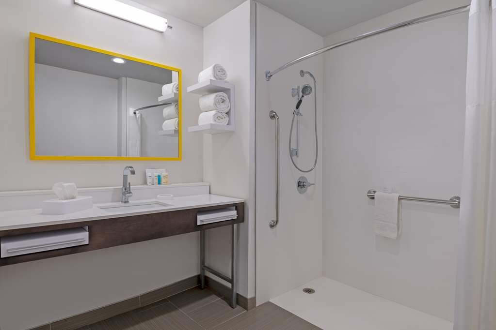 Фото Hampton Inn & Suites Stamford